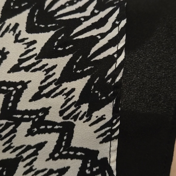 Bisou Bisou, Sz Med, Black, White, Print, Chiffon Style Fabric, Sheer, Layered - Picture 7 of 11